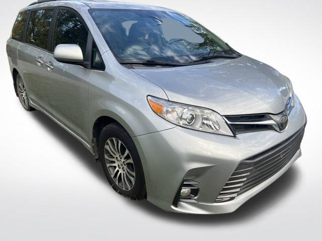 Used 2019 Toyota Sienna XLE Premium FWD image 6