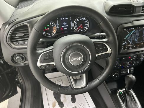 Used 2023 Jeep Renegade Latitude w/ Premium Group AWD/4WD image 4