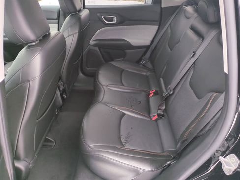 Certified 2022 Jeep Compass Latitude image 19