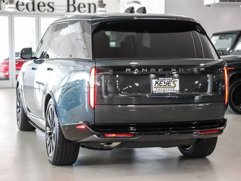Used 2025 Land Rover Range Rover SE AWD/4WD image 2