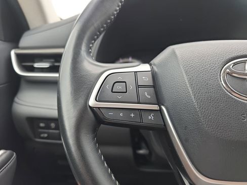 Used 2024 Toyota Highlander LE AWD/4WD image 21