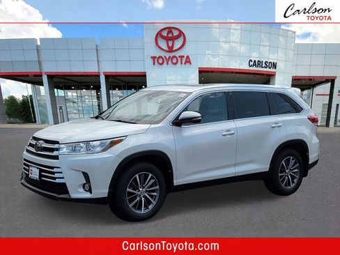 Certified 2019 Toyota Highlander XLE AWD/4WD image 1