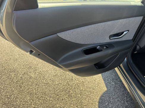 New 2025 Hyundai Elantra Limited w/ Cargo Package image 13