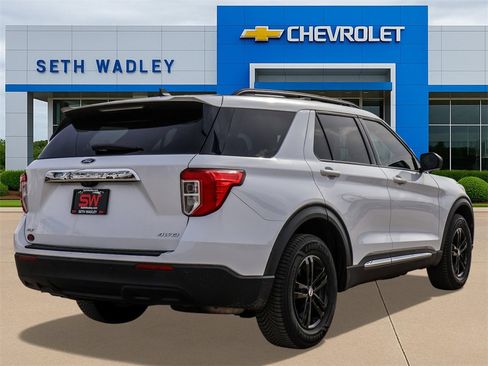 Used 2022 Ford Explorer XLT image 7