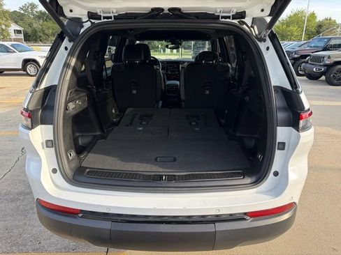 Used 2023 Jeep Grand Cherokee L Laredo RWD image 13