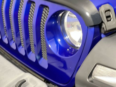 Used 2018 Jeep Wrangler Unlimited Sport image 9