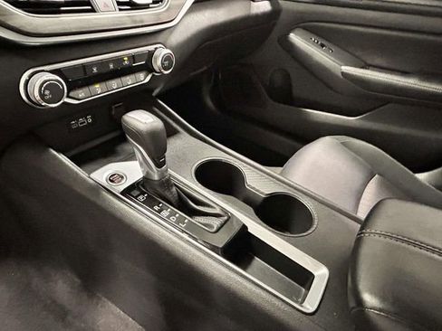 Used 2025 Nissan Altima 2.5 SV image 16