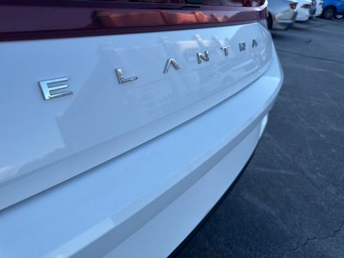 Used 2023 Hyundai Elantra SE FWD image 10