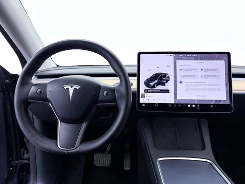 Used 2023 Tesla Model Y Long Range AWD/4WD image 3