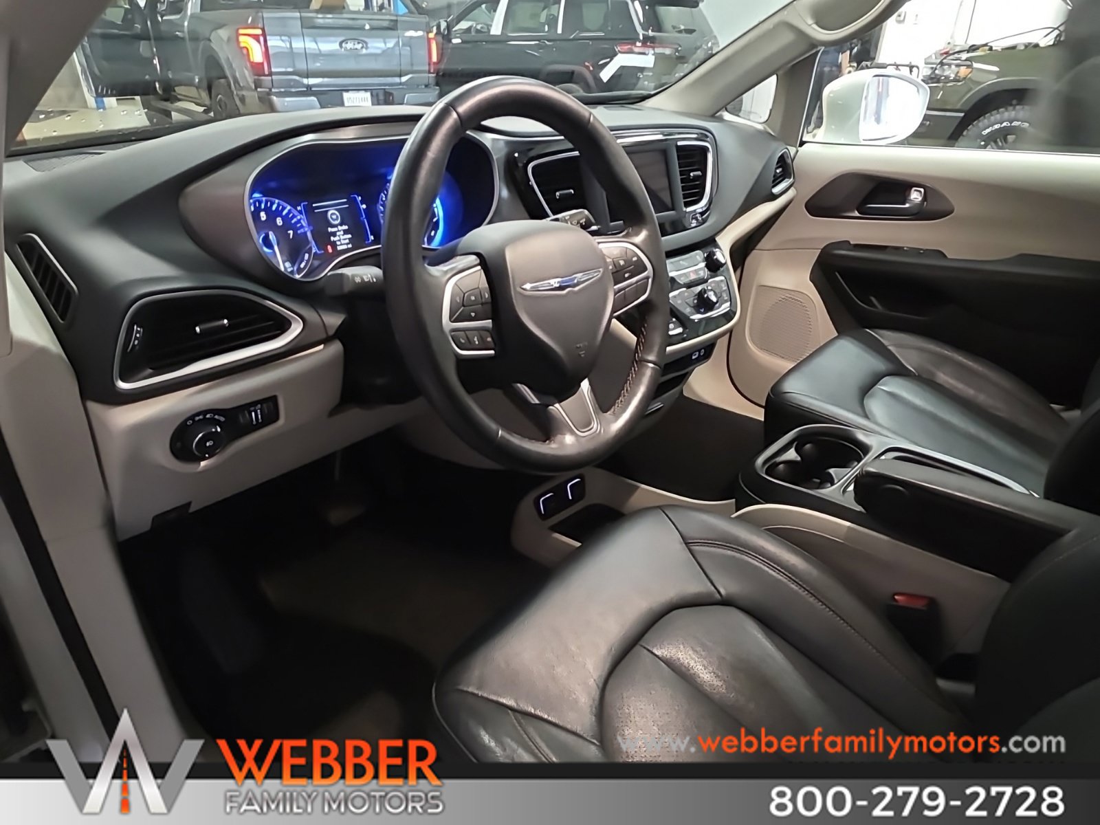 Used 2020 Chrysler Pacifica Touring-L FWD image 11