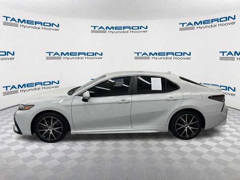 Used 2023 Toyota Camry SE FWD image 2