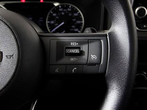 Used 2024 Nissan Rogue S FWD image 19
