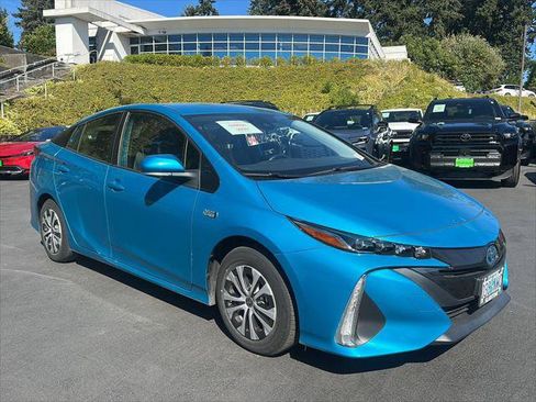 Certified 2022 Toyota Prius Prime XLE FWD image 4
