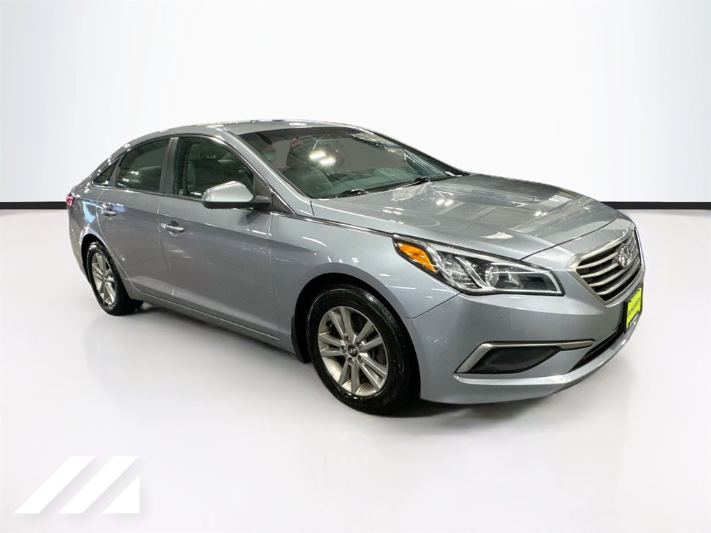 Used 2016 Hyundai Sonata SE w/ Cargo Package FWD image 3