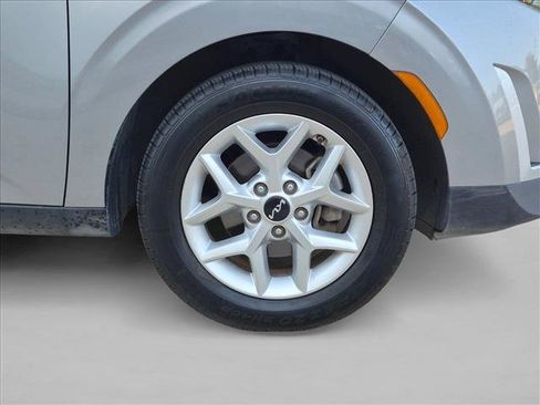 Used 2024 Kia Soul LX w/ Option Group 015 FWD image 21
