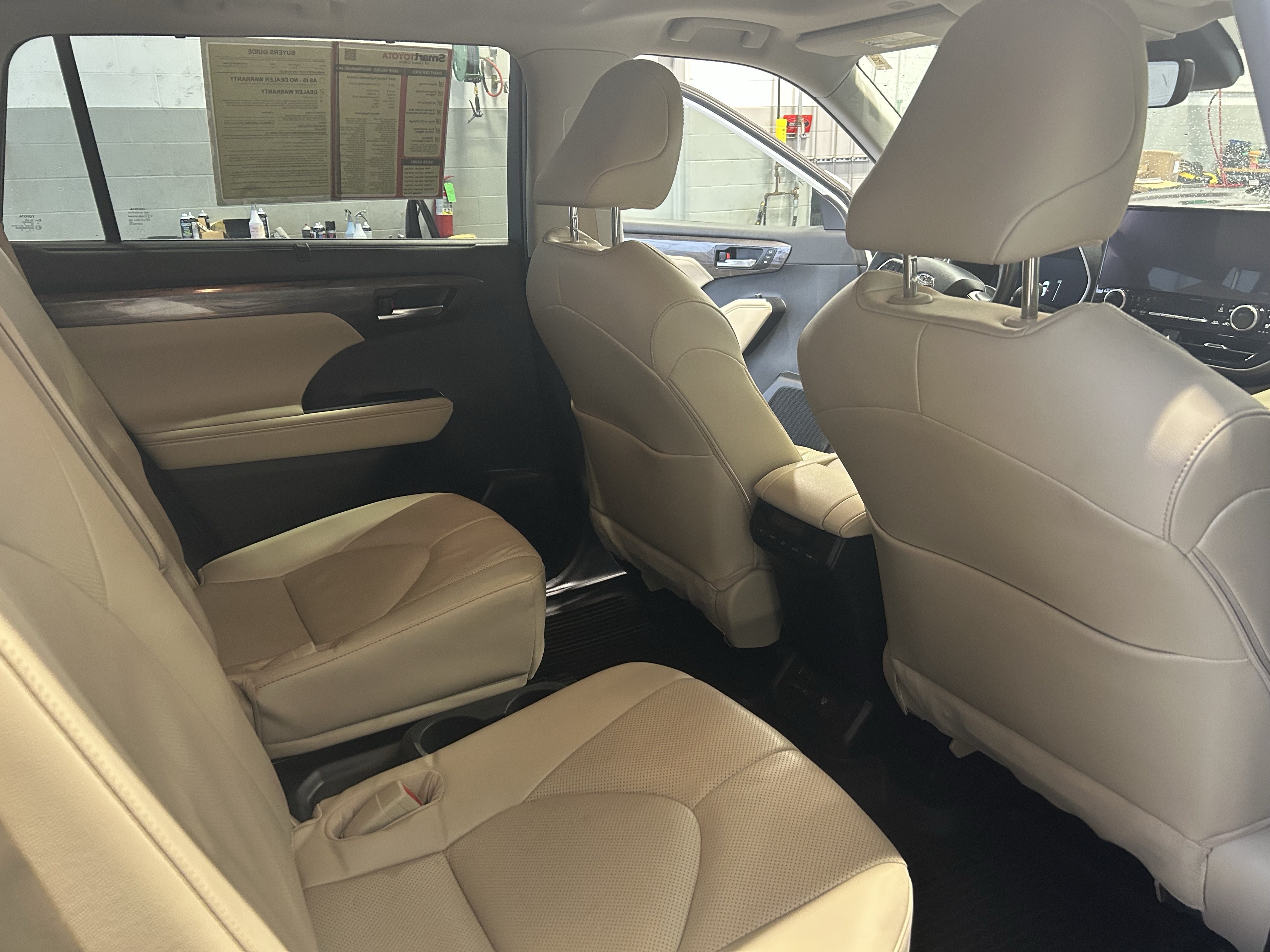 Used 2023 Toyota Highlander Limited AWD/4WD image 15