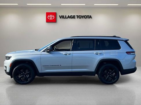 Used 2023 Jeep Grand Cherokee L Laredo RWD image 2