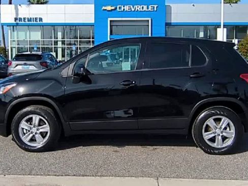 Used 2022 Chevrolet Trax LS w/ Tint and Cruise Package image 5