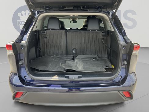 Used 2025 Toyota Highlander XLE AWD/4WD image 26