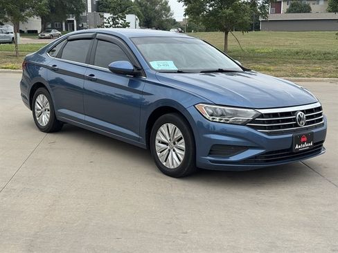 Used 2019 Volkswagen Jetta S w/ Driver Assistance Package FWD image 2