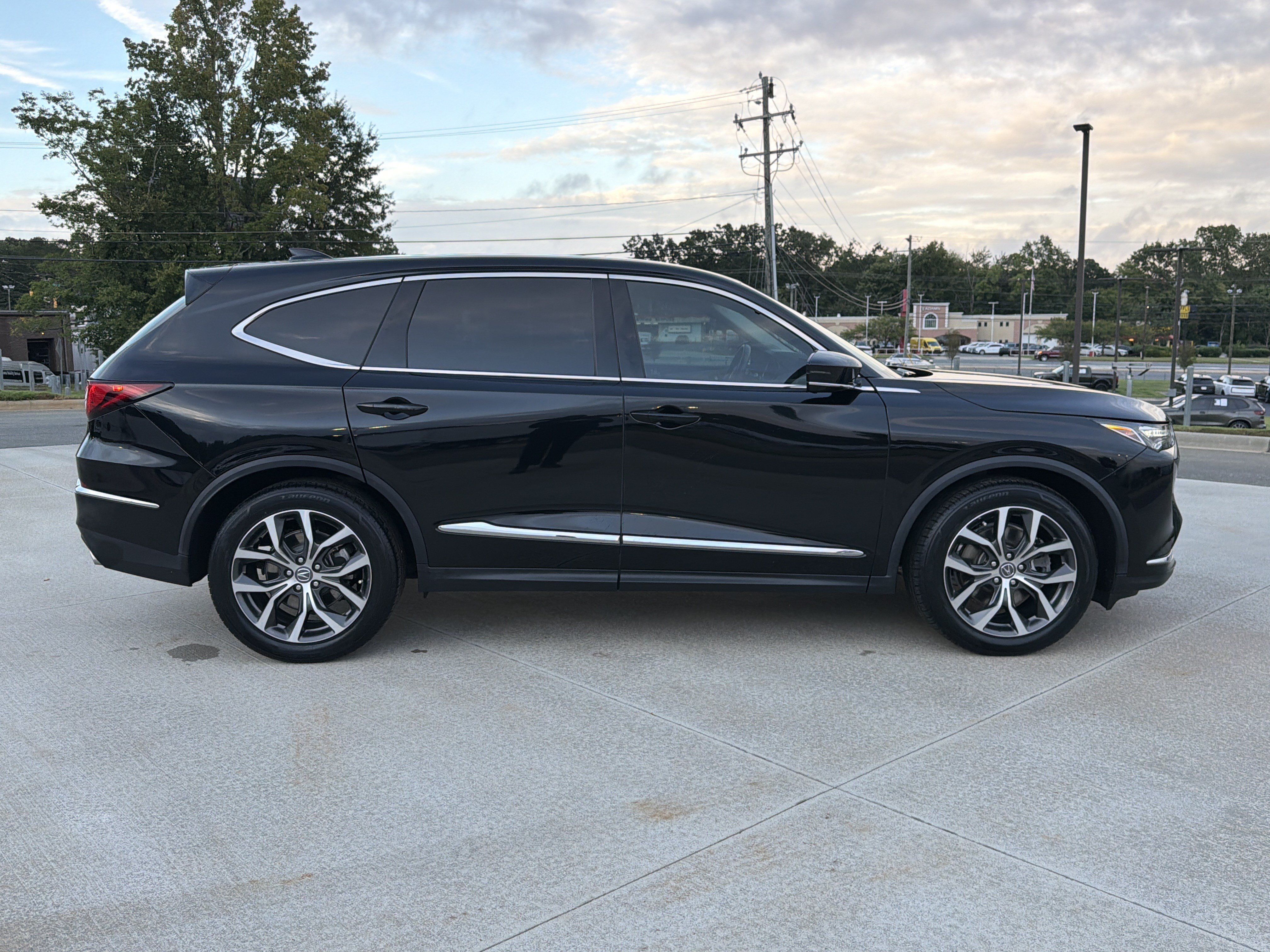 Used 2024 Acura MDX w/ Technology Package FWD image 32