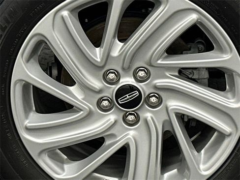 Used 2023 Lincoln Corsair AWD image 5
