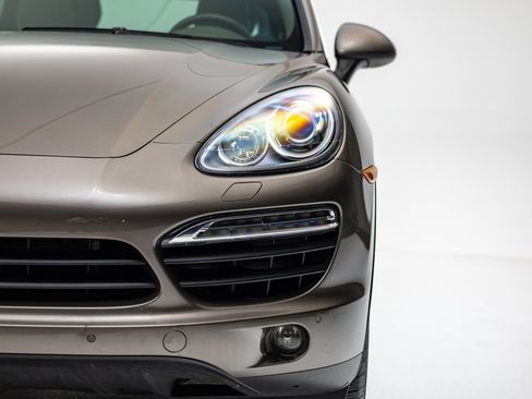 Used 2014 Porsche Cayenne S image 8