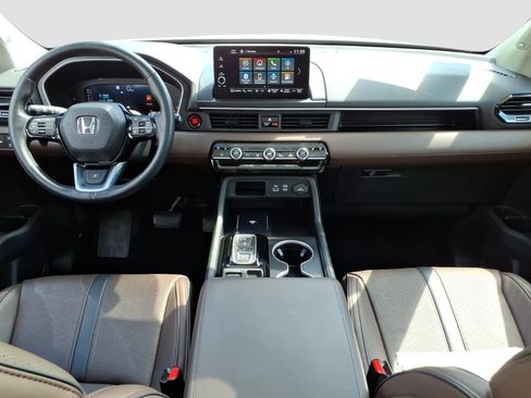 Used 2025 Honda Pilot Elite image 11