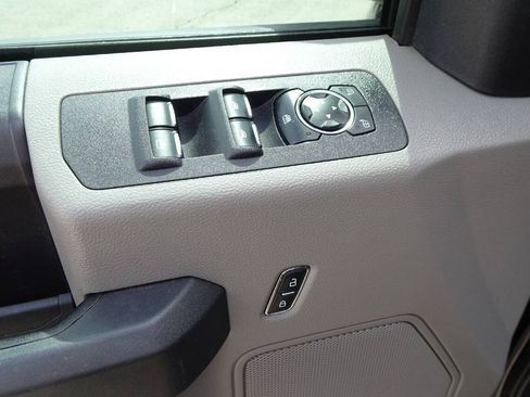 Used 2019 Ford F150 XL w/ Equipment Group 101A Mid AWD/4WD image 13
