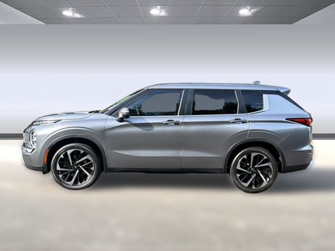 Used 2022 Mitsubishi Outlander SE FWD image 2