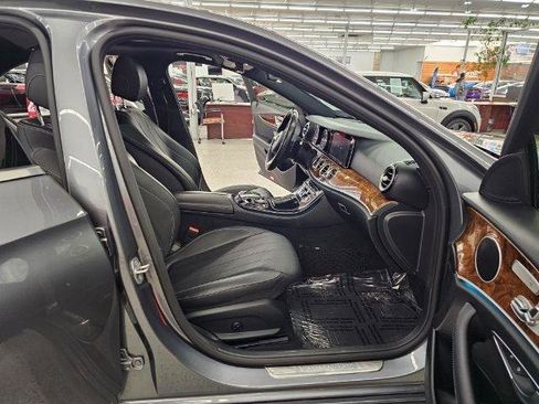 Used 2017 Mercedes-Benz E 300 4MATIC image 34