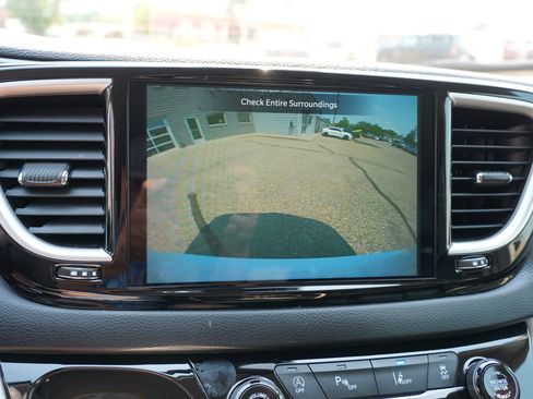 Used 2023 Chrysler Pacifica Touring-L FWD image 30