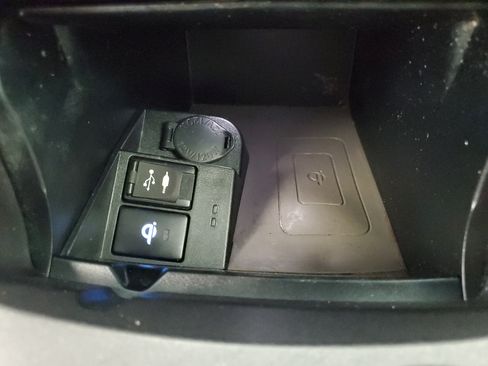 Used 2017 Toyota Camry XSE w/ Moonroof Package FWD image 19