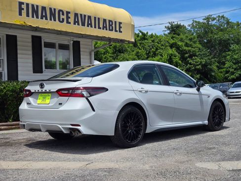 Used 2023 Toyota Camry SE FWD image 3