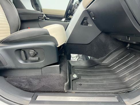 Used 2021 Land Rover Discovery HSE R-Dynamic AWD/4WD image 46