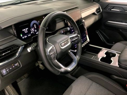 Used 2025 GMC Acadia Elevation AWD/4WD image 14