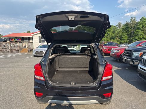 Used 2021 Chevrolet Trax LT AWD/4WD image 9