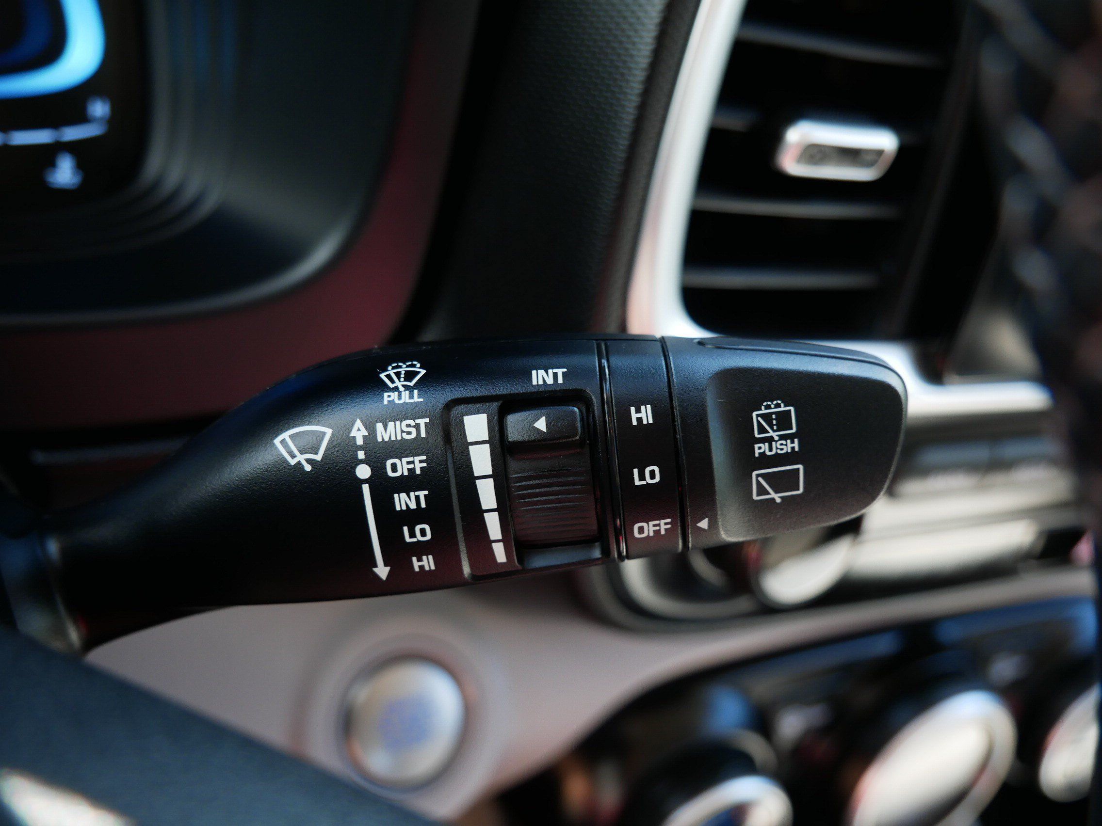 Used 2026 Hyundai Venue SEL FWD image 31