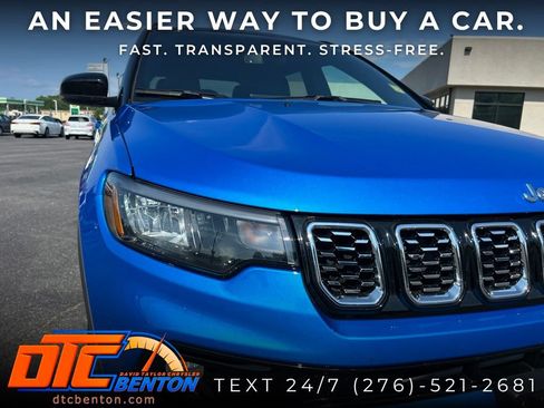 Used 2025 Jeep Compass Limited AWD/4WD image 9