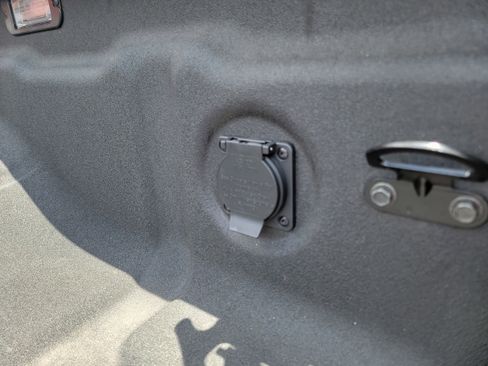 Used 2025 Nissan Frontier PRO-4X w/ Pro Convenience Package image 37