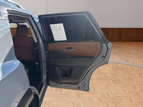 Used 2025 Nissan Pathfinder Platinum w/ Cargo Package FWD image 14