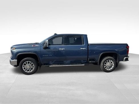 Used 2025 Chevrolet Silverado 2500 LTZ w/ LTZ Plus Package AWD/4WD image 3