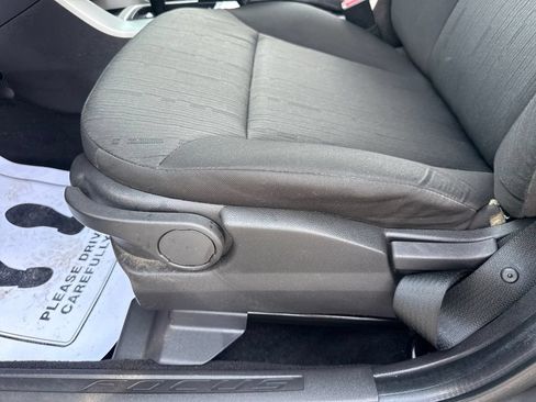 Used 2010 Ford Focus SE FWD image 16
