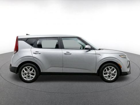 Used 2025 Kia Soul LX w/ LX Technology Package FWD image 14