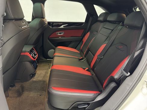 Used 2023 Bentley Bentayga image 39