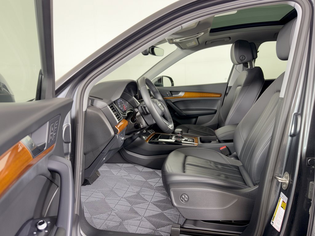 Used 2023 Audi Q5 2.0T Premium w/ Convenience Package AWD/4WD image 5