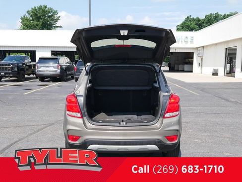 Used 2022 Chevrolet Trax LT w/ LT Convenience Package AWD/4WD image 15