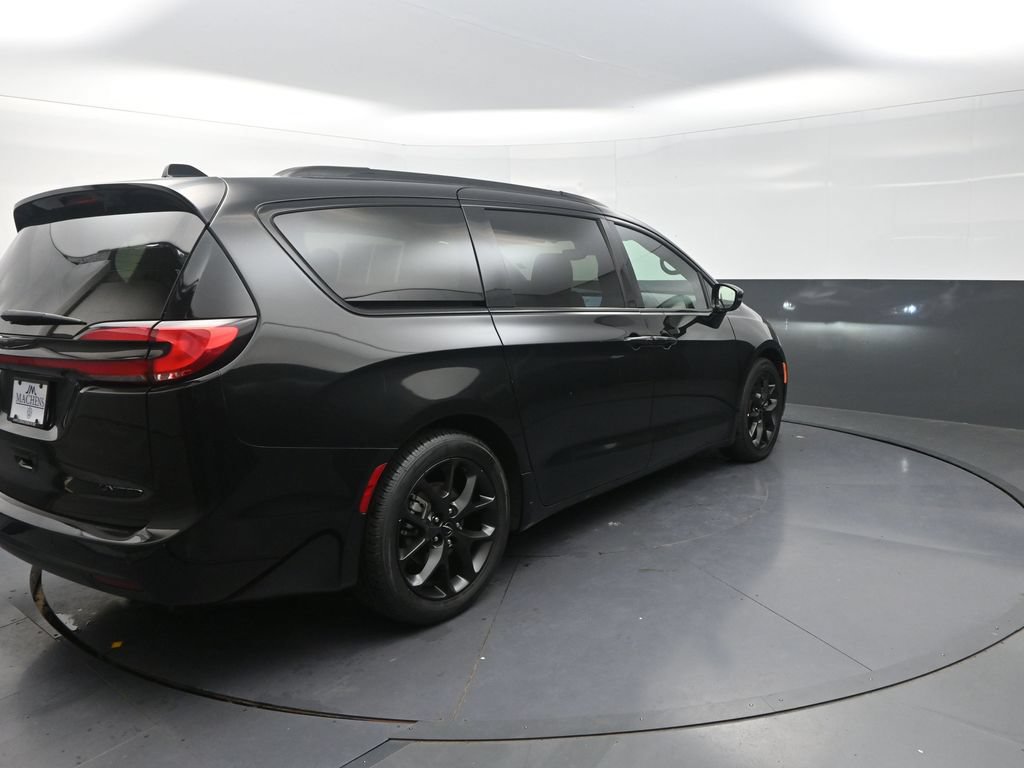 Used 2025 Chrysler Pacifica Limited FWD image 11