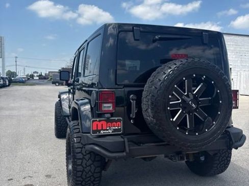 Used 2012 Jeep Wrangler Unlimited Rubicon AWD/4WD image 6