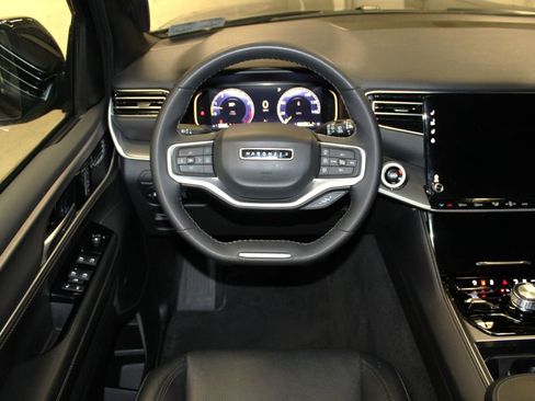 Used 2025 Jeep Wagoneer Series II image 12